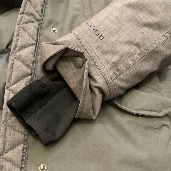 Barely work North Face parka in excellent condition - Picture 5 of 5